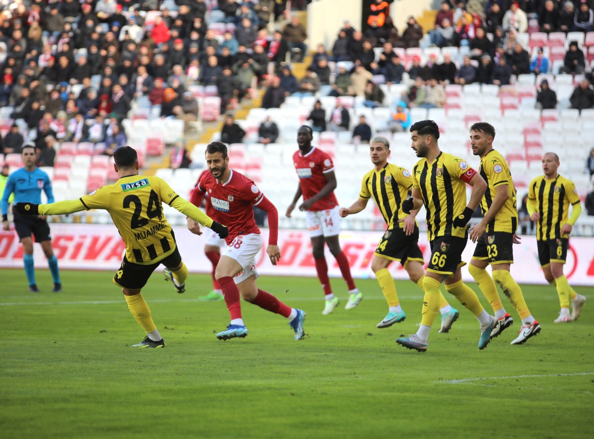 Sivasspor İstanbulspor'u tek golle geçti